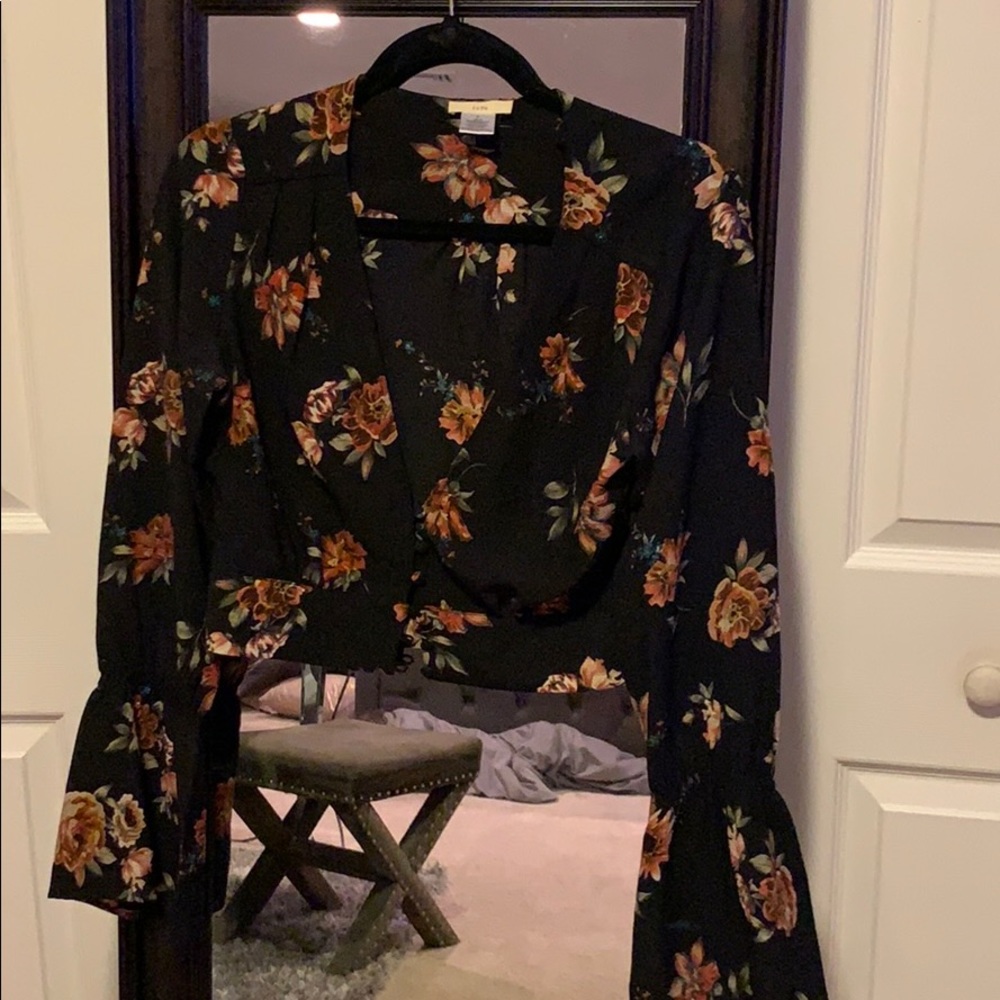 InTu Flowered Bell Sleeve Crop Top